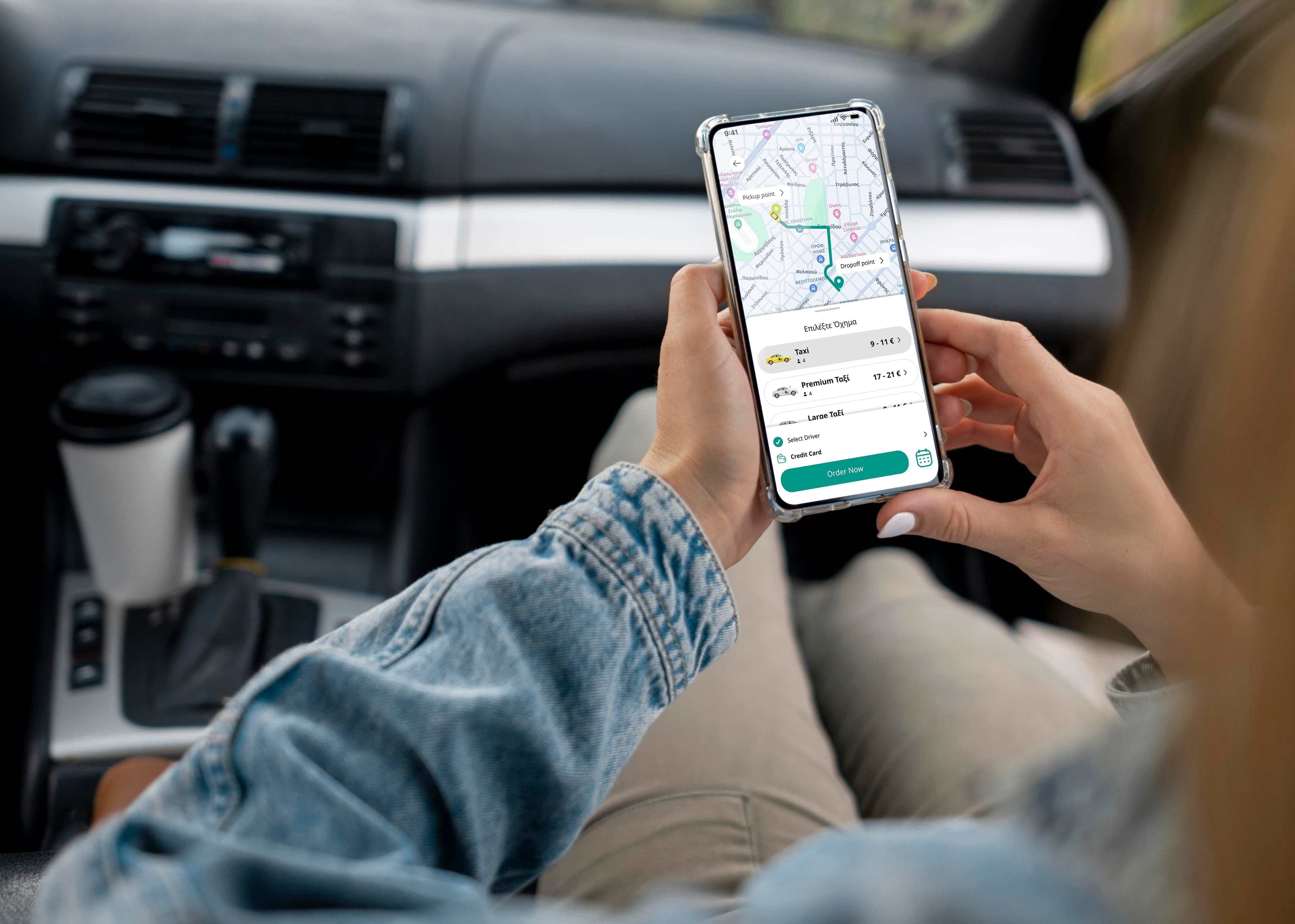 Η εφαρμογή Taxiplon μέσα σε όχημα ταξί
